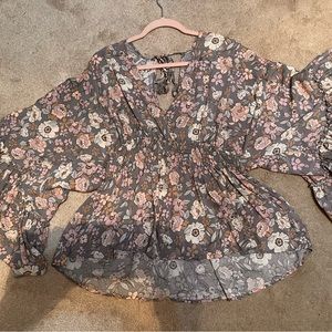 Flowy flowered blouse